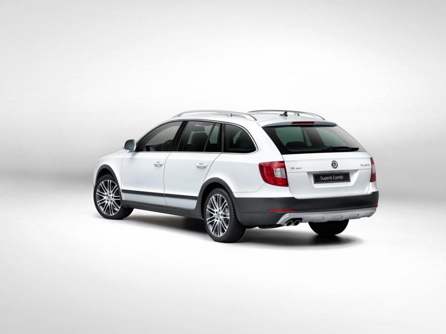  Skoda Superb Combi OutDoor 2012 года  (фото 4 из 4)